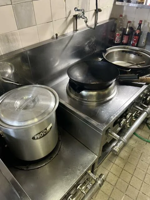 横須賀中央の中華料理居抜きの厨房