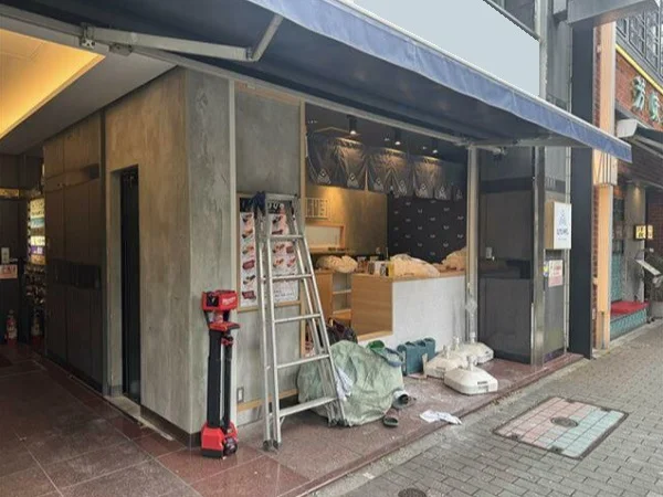 人形町のスケルトン物件のエントランス