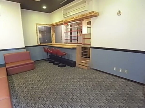 希望ヶ丘のスナック・パブ居抜きの内装