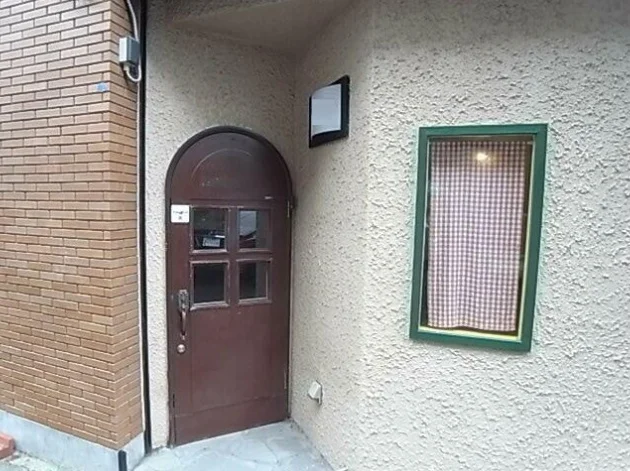 希望ヶ丘のスナック・パブ居抜きのエントランス