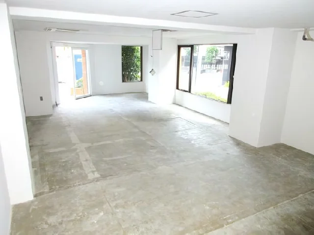 貸店舗(スケルトン)の内装