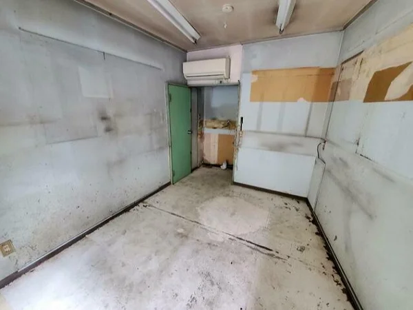 梅屋敷のスケルトン店舗物件の内装