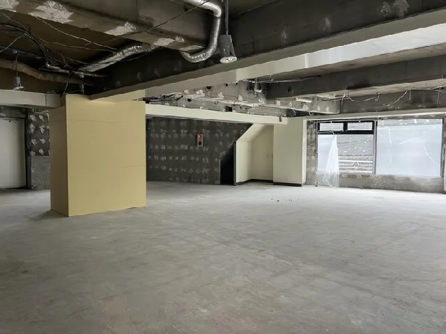 青葉台のスケルトン物件の内装