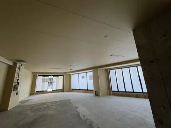 元町・中華街のスケルトン店舗物件の内装