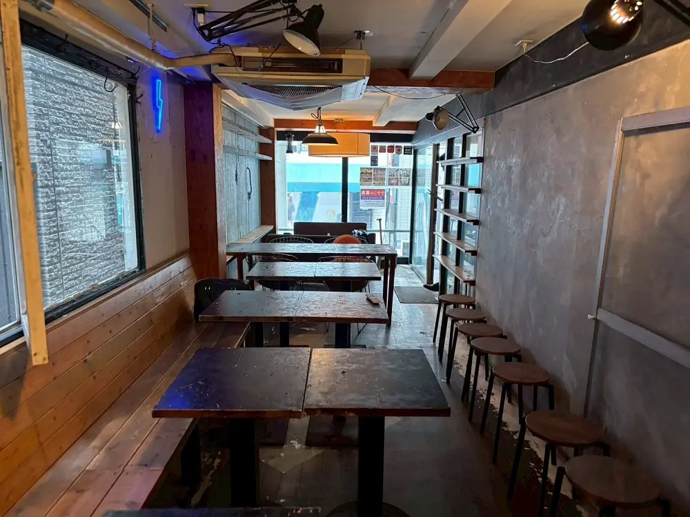ダイニングバーの居抜き物件の内装