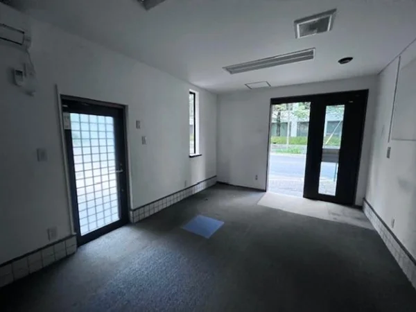 三鷹の事務所仕様店舗物件の内装