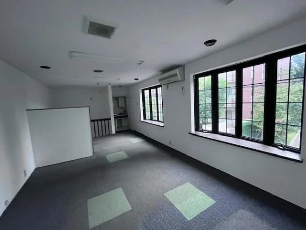 貸店舗(事務所仕様)の内装