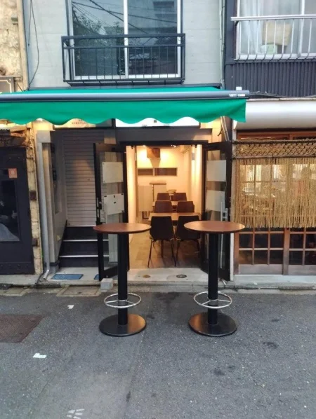 貸店舗(リース)のエントランス