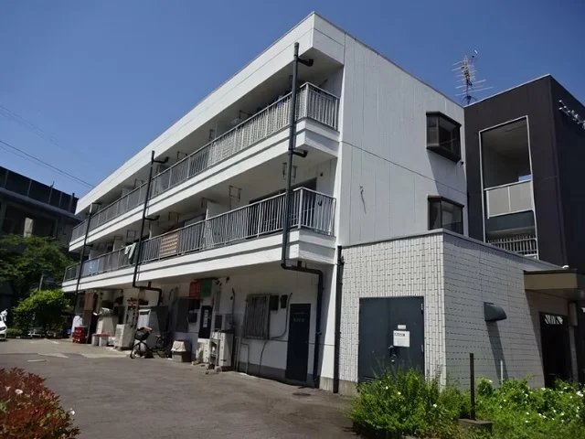 武蔵浦和のスケルトン店舗物件の外観