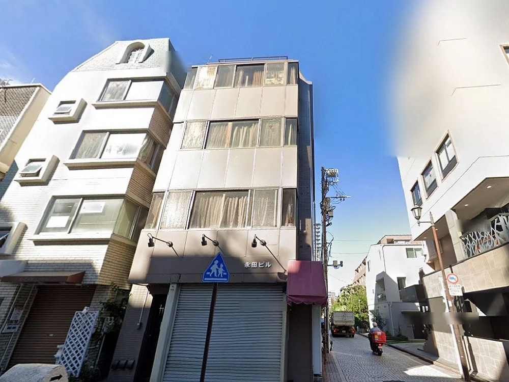 四谷三丁目のスケルトン店舗物件の外観