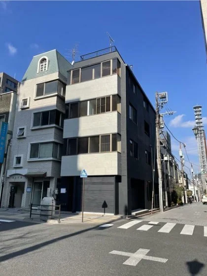 四谷三丁目のスケルトン店舗物件の外観