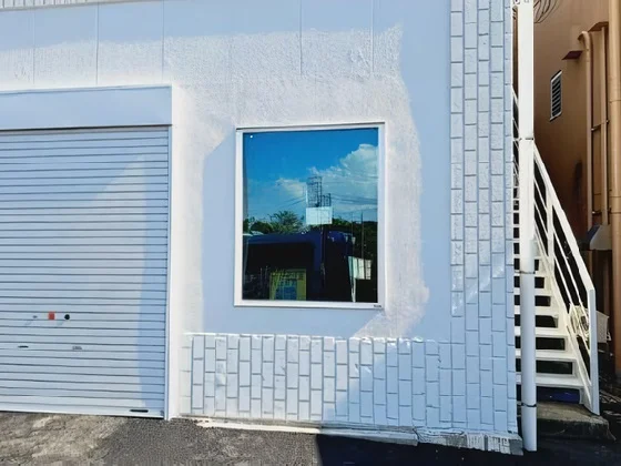 逗子・葉山のスケルトン店舗物件の外観