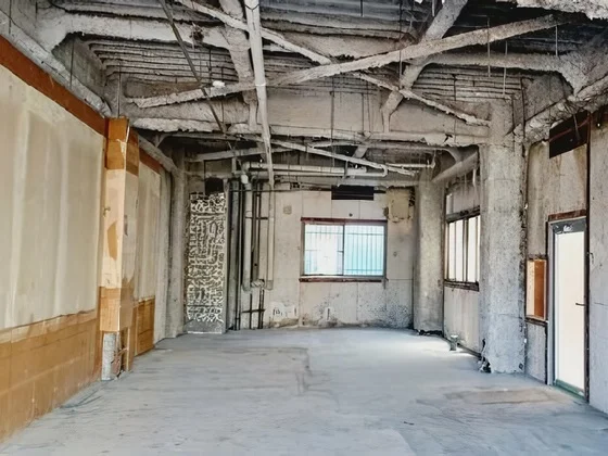 逗子・葉山のスケルトン店舗物件の内装