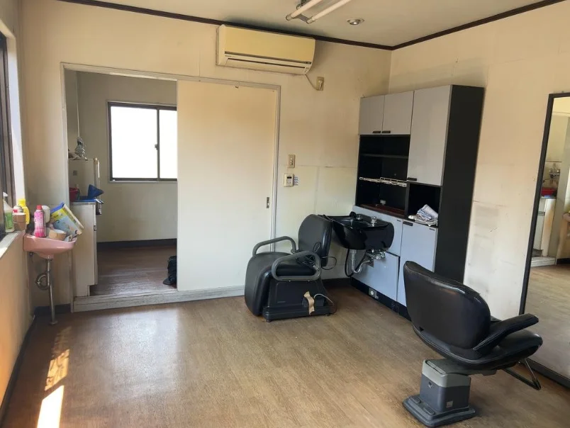 川崎大師の美容室・理容室居抜きの内装