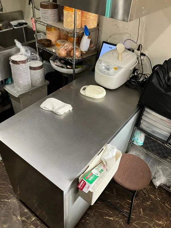 テイクアウトの居抜き物件の厨房