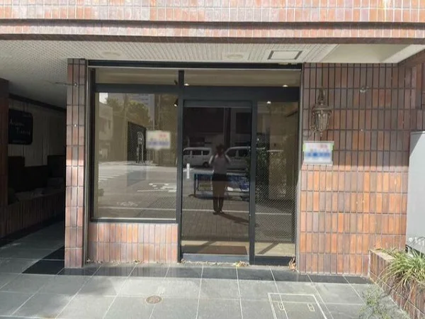 貸店舗(事務所仕様)のエントランス