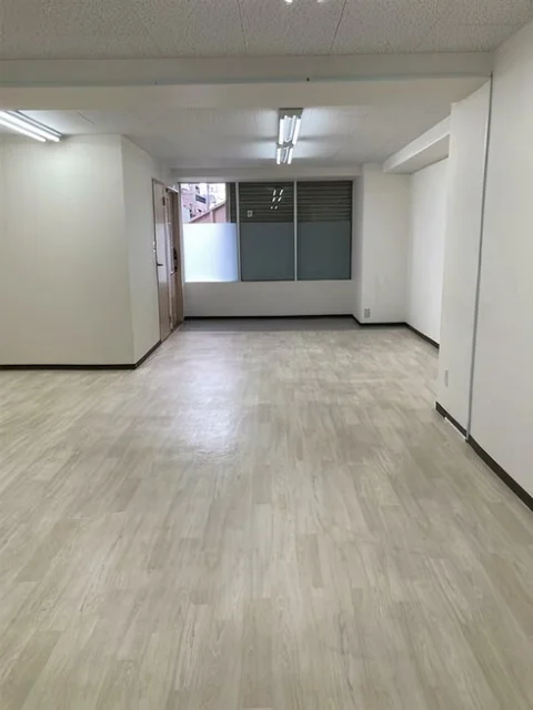 五反野の事務所仕様店舗物件の内装