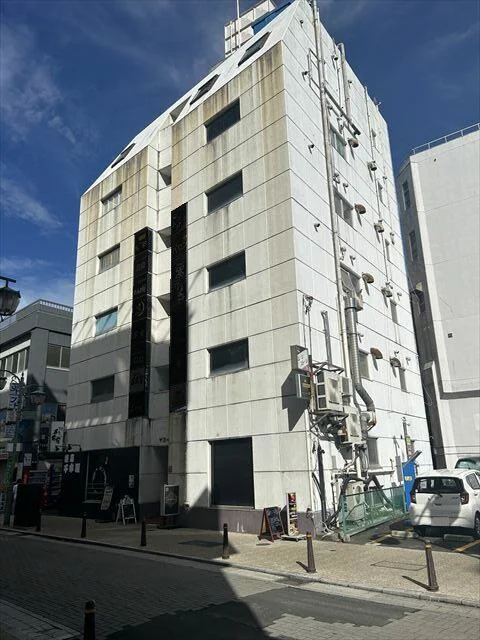 横須賀中央のスナック・パブ居抜きの外観