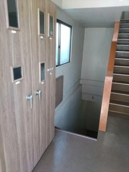 国立の事務所仕様店舗物件のエントランス