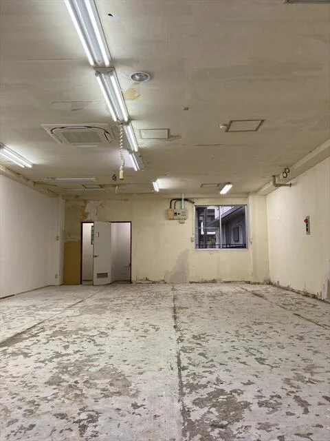 矢部のスケルトン店舗物件の内装