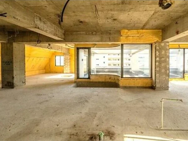 たまプラーザのスケルトン店舗物件の内装