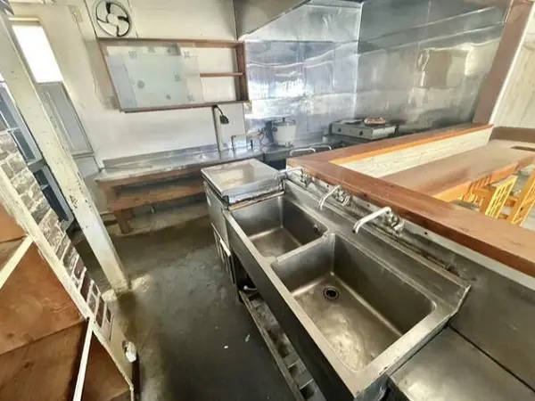 居酒屋の居抜き物件の厨房