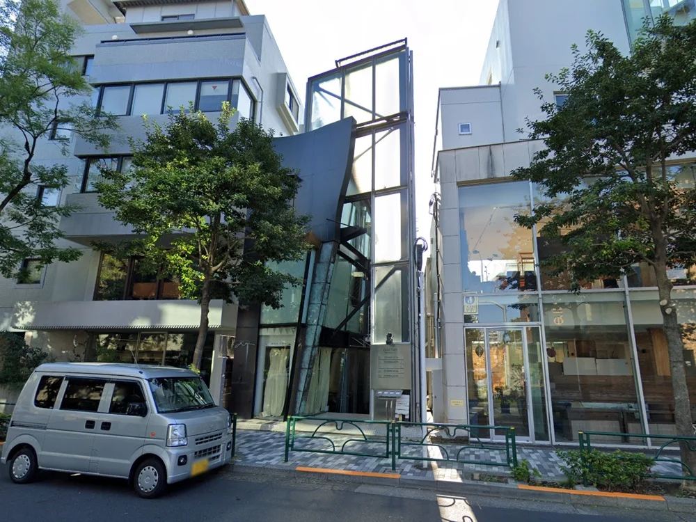 表参道のスケルトン店舗物件の外観
