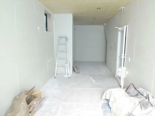 西小山のスケルトン店舗物件の内装