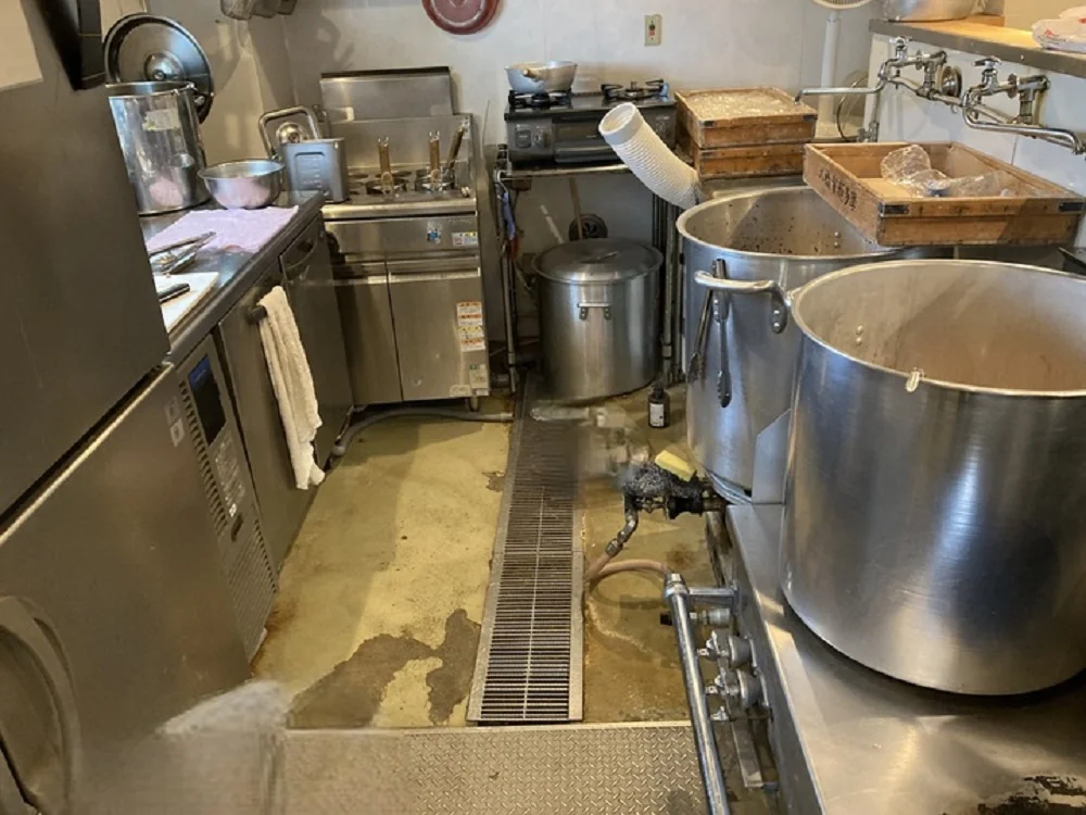 中目黒のラーメン居抜きの厨房