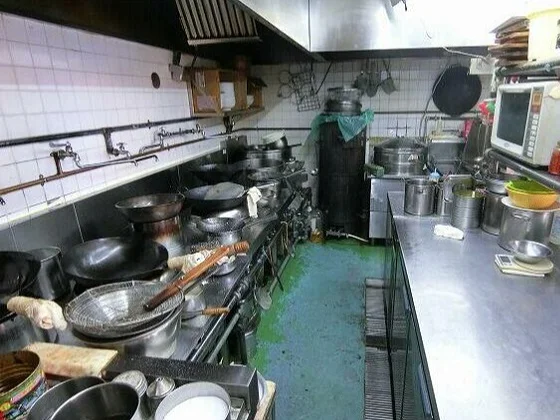 京急鶴見の居抜き店舗の厨房