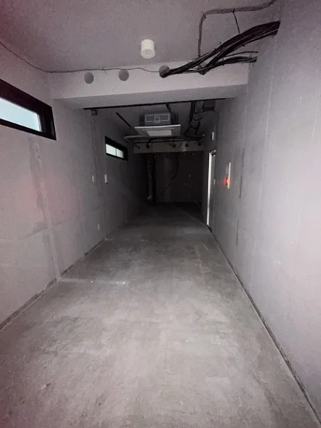 湯島のスケルトン物件の内装