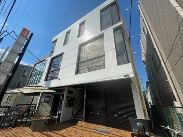 小手指のスケルトン店舗物件の外観