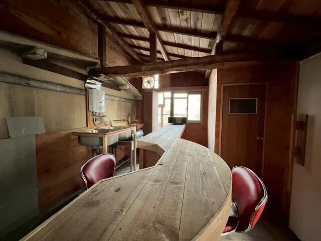 小台の居抜き店舗の内装