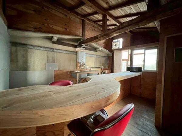 小台の居抜き店舗の内装