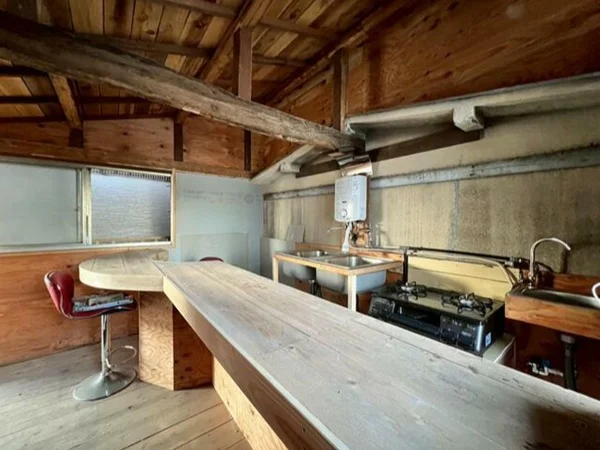 小台の居抜き店舗の内装