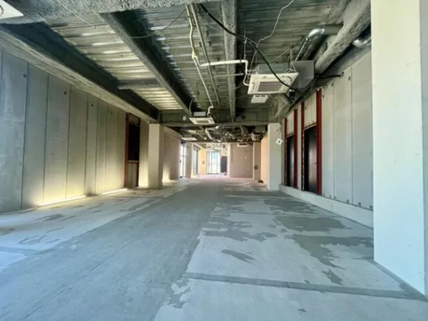 高田馬場のスケルトン店舗物件の内装