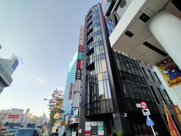 高田馬場のスケルトン店舗物件の外観