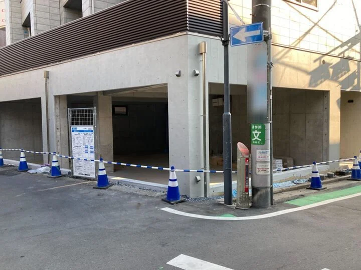 参宮橋のスケルトン店舗物件の外観