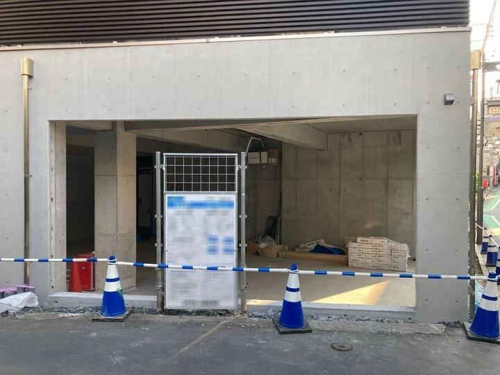 参宮橋のスケルトン店舗物件の外観