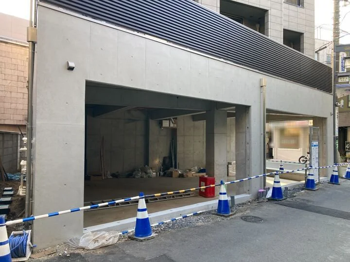 参宮橋のスケルトン店舗物件の外観