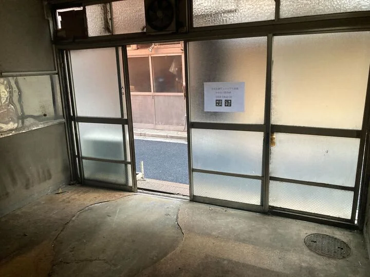 築地のスケルトン店舗物件の内装