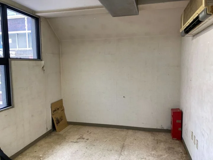 大久保のスケルトン物件の内装