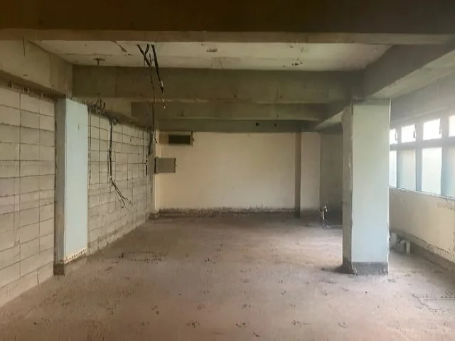 不動前のスケルトン物件の内装