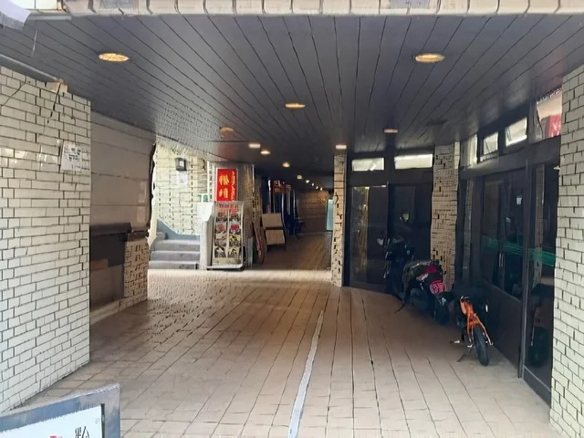 不動前のスケルトン物件の外観