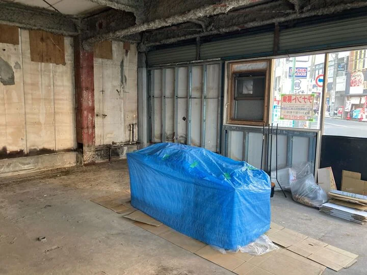 南林間のスケルトン店舗物件の内装