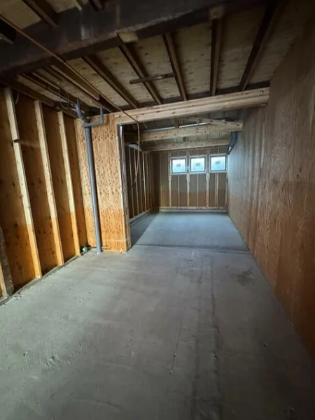 貸店舗(スケルトン)の内装