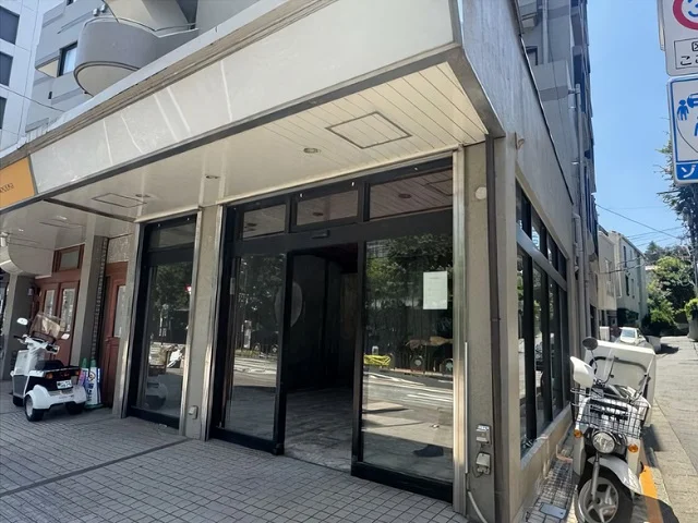 貸店舗(スケルトン)の外観