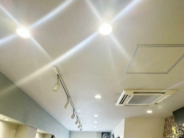 美容室・理容室の居抜き物件の内装