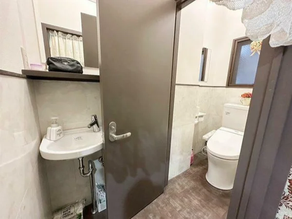 黄金町の美容室・理容室居抜きの内装