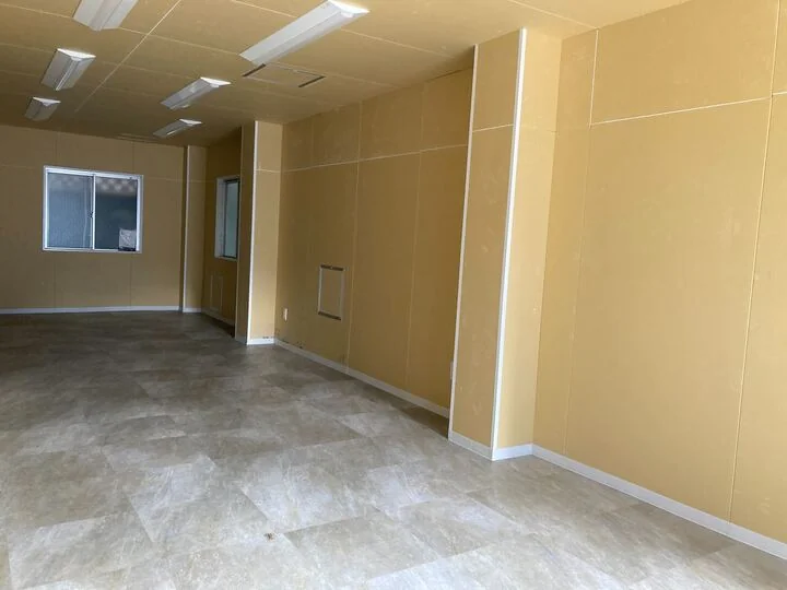 三ツ沢下町のスケルトン店舗物件の内装